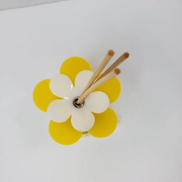 Debora Carlucci Round Reed Diffuser Sweet Argan Scent Bottle w/ Vibrant Flower - Picture 5 of 6